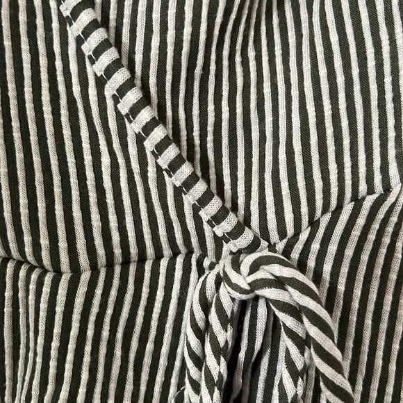 Tie front short sleeve blouse - Picture 3 of 3